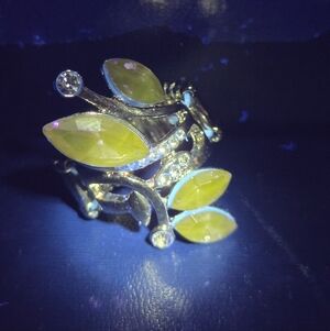 Beautiful Vintage 9.25 Kgp Uranium Stretch Ring